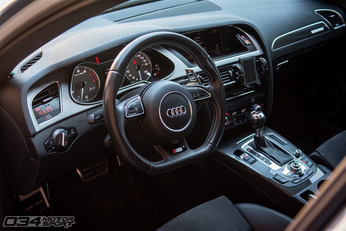 Interior and P3 VIDI Gauge in Tuned B8.5 Audi S4